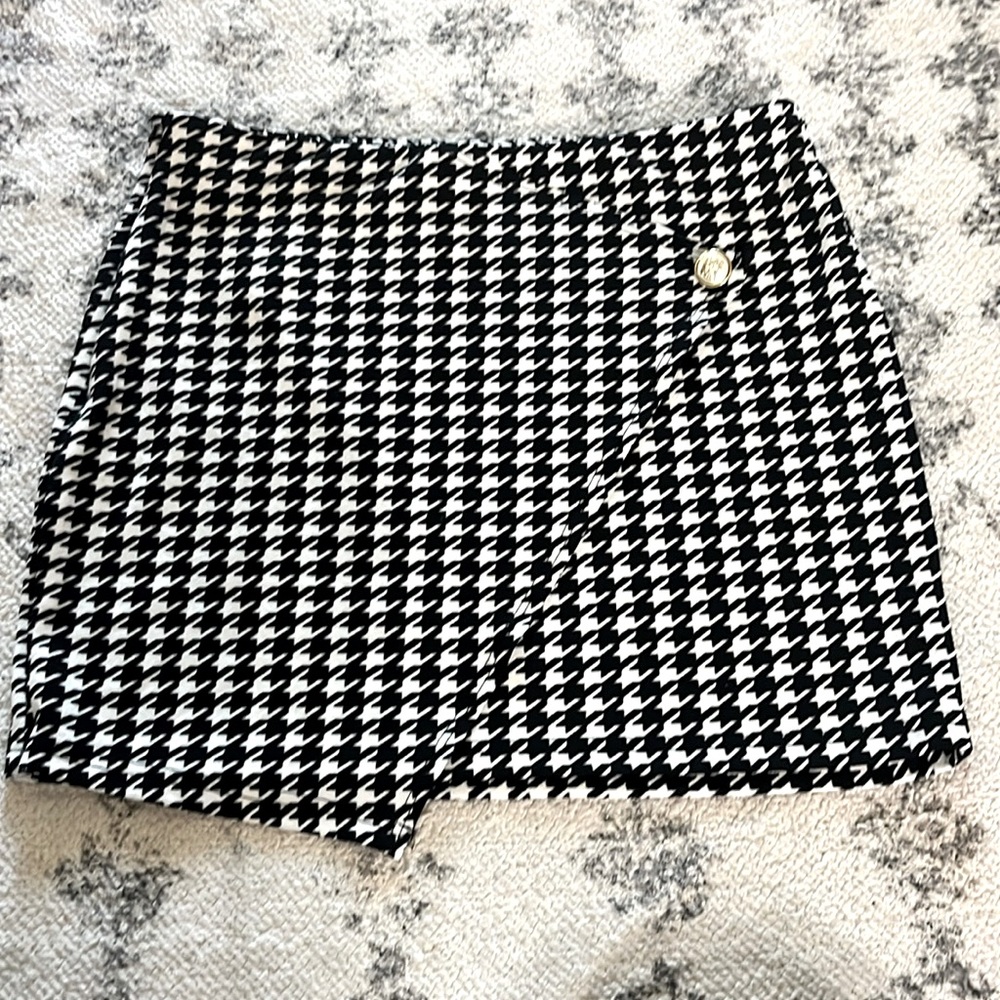 Houndstooth mini skirt